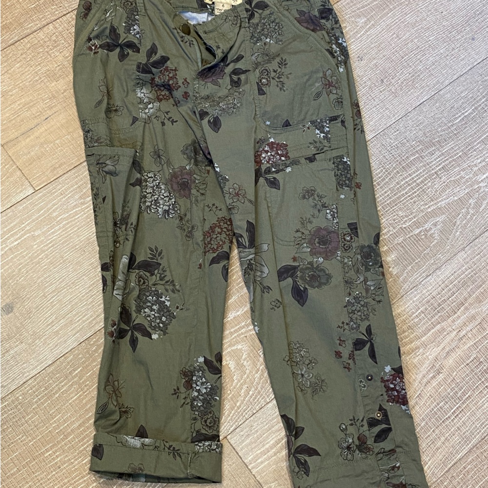 Democracy green floral camo cropped pant